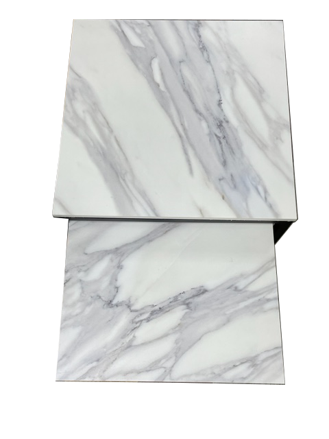 Mesa Auxiliar Símil Mármol Tablero Himalaya Cuadrada ancho 40 cm X 48 cm alto